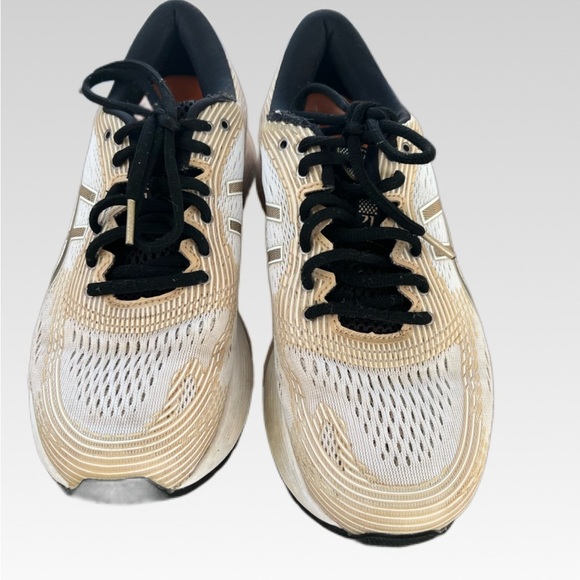 ASICS Gel Nimbus Sneakers - Cream and Gold size 8.5 - Picture 2 of 5